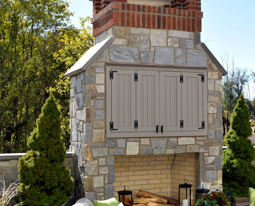 natural veneer stone outdoor fireplace